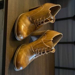 Lucky Brand Women’s Mystic Suede leather camel tan heeled lace up Oxford shoes